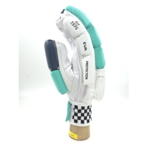 Gray Nicolls GN7 GEM Batting Gloves Gray Nicolls GN7 GEM Batting Gloves