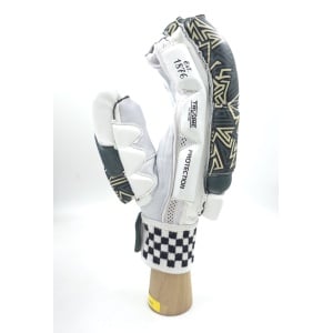 Gray Nicolls GN9.5 Player Edition Batting Gloves Gray Nicolls GN9.5 Player Edition Batting Gloves