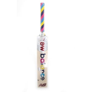 New Balance WC700 English Willow Cricket Bat New Balance WC700 English Willow Cricket Bat