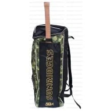 SS vintage 4.0 cricket kit bag in green camo color with one bat pocket outside SS Vintage 4.0 camo Cricket kit bag