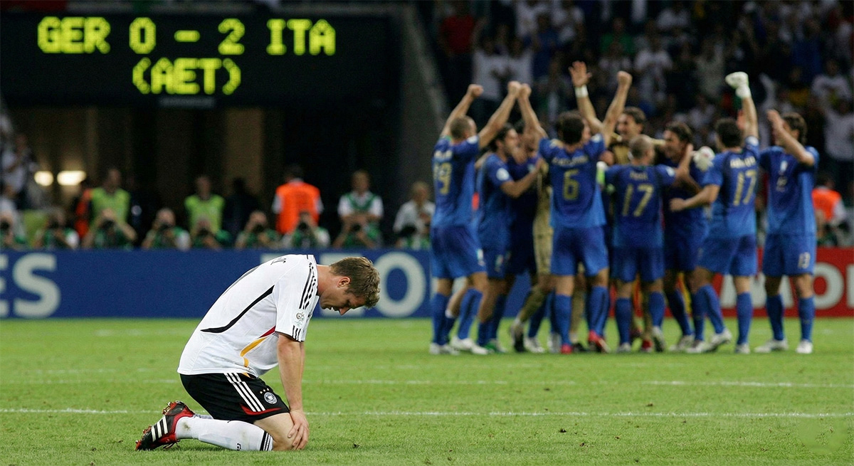 crying-fan in public